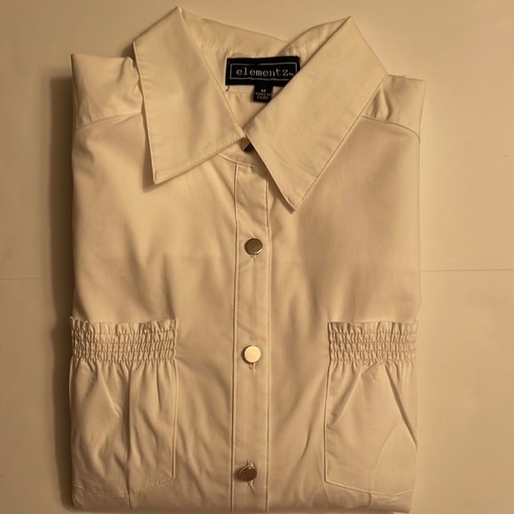Elements buttons down shirt size M. 2/3 long sleeves, color white, front pockets - Picture 5 of 16